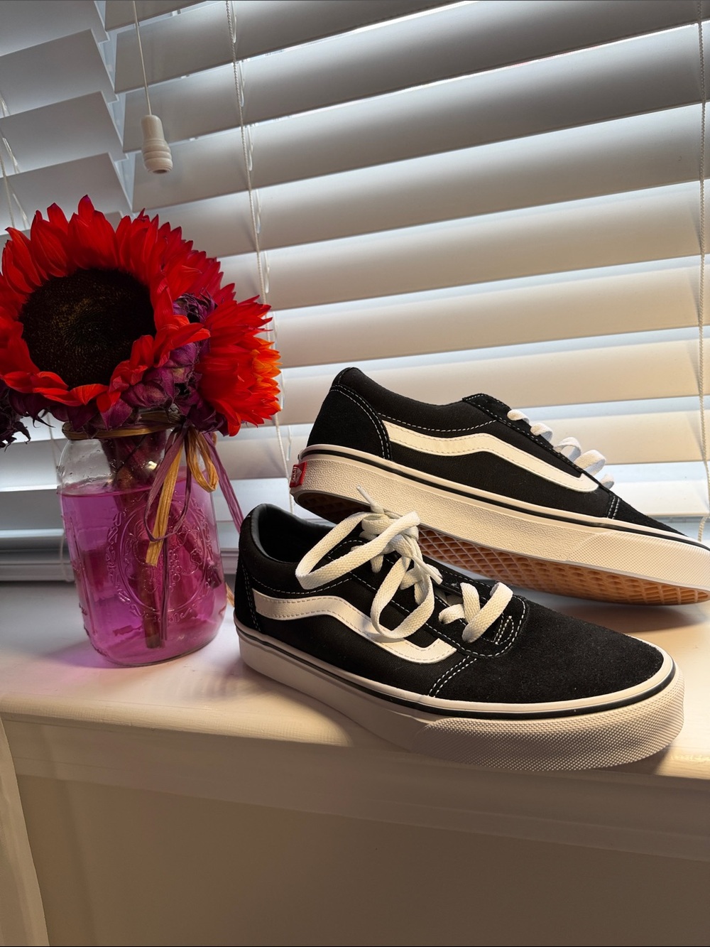 Vans Ward Suede/Canvas Black/ White Sneakers size 8 Women’s